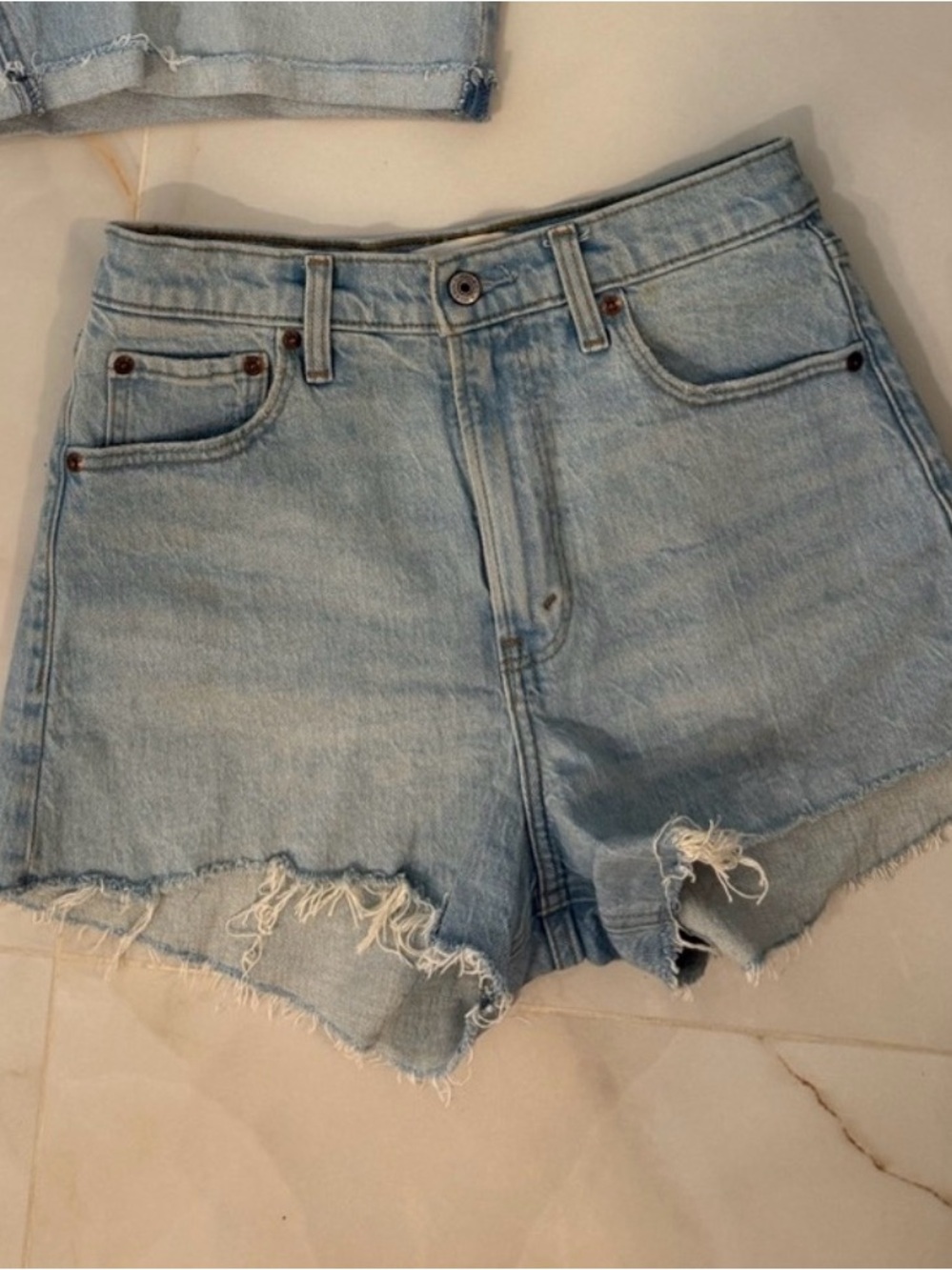 ABERCROMBIE 90’s cut off Jean shorts!